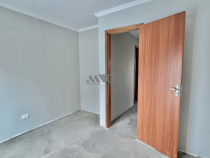 Sobrado moderno com sacadas em localização estratégica — Vila Industrial/CIC!