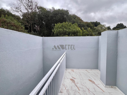 Sobrado moderno com sacadas em localização estratégica — Vila Industrial/CIC!