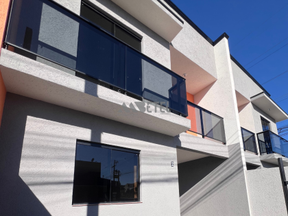 Sobrado maravilhoso de 3 quartos com sacadas e ótima localização no Campo de Santana!