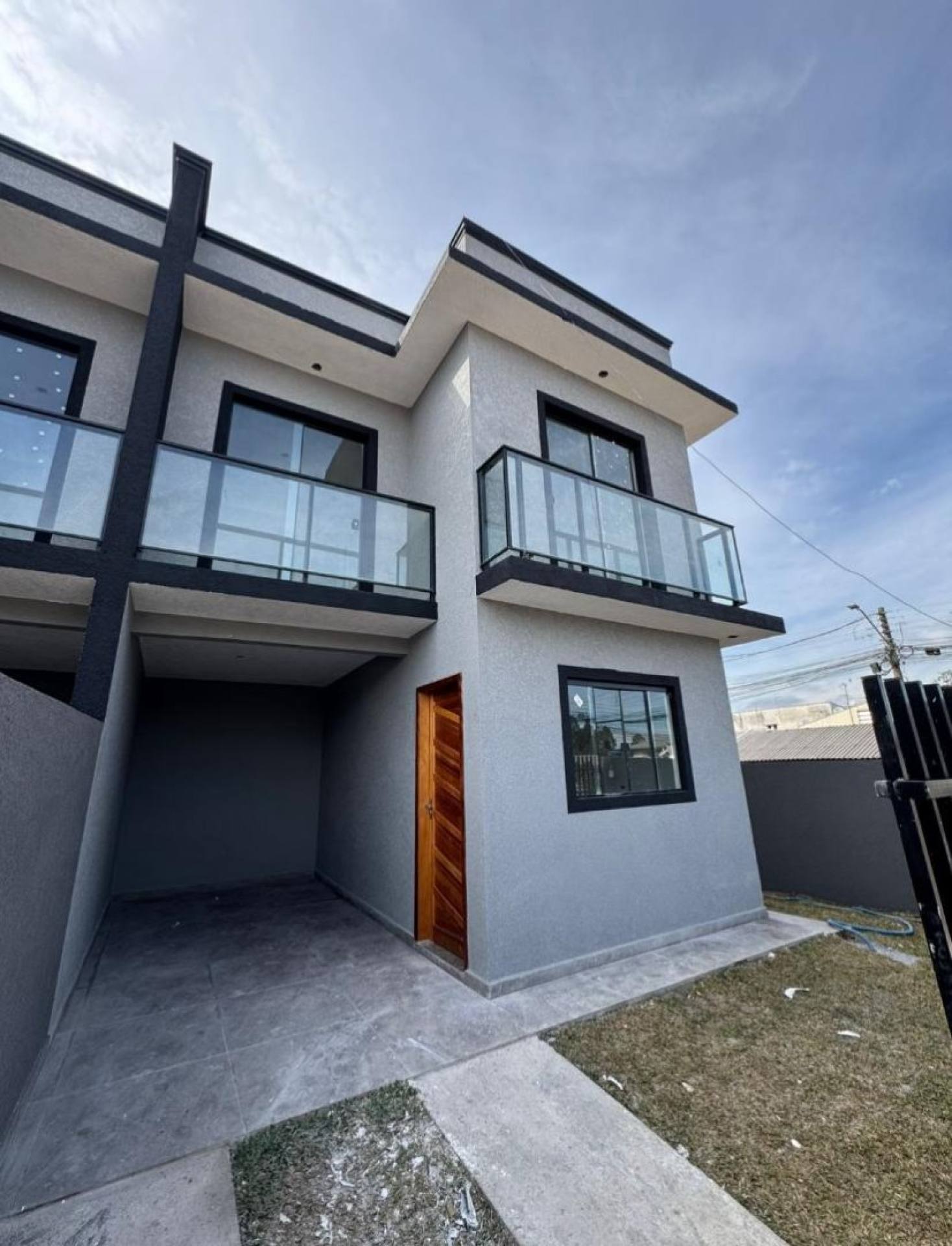 Sobrado de esquina incríveis no Umbará – espaço, conforto e localização!