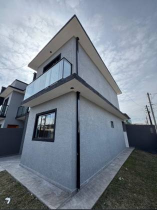 Sobrado de esquina incríveis no Umbará – espaço, conforto e localização!