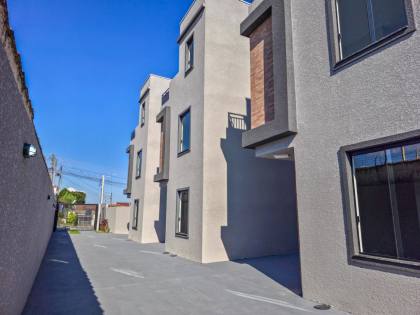 Sobrado amplo e moderno com área gourmet no Sítio Cercado unidade 4!