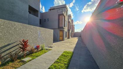 Sobrado amplo e moderno com área gourmet no Sítio Cercado unidade 4!