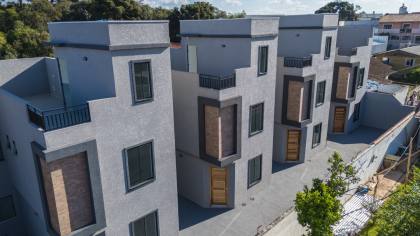 Sobrado amplo e moderno com área gourmet no Sítio Cercado unidade 4!