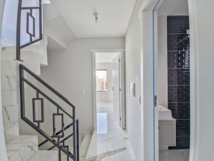 Sobrado amplo e moderno com área gourmet no Sítio Cercado unidade 4!