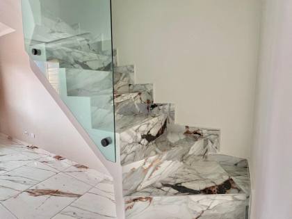 SOBRADO NO VITÓRIA RÉGIA COM TERRAÇO – CURITIBA/PR