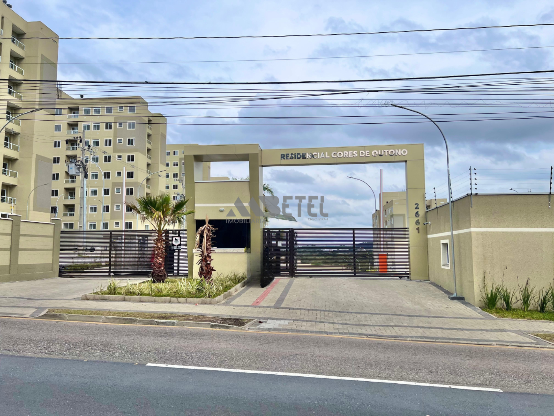 Apartamento novo com sacada, piscina e churrasqueira no CIC