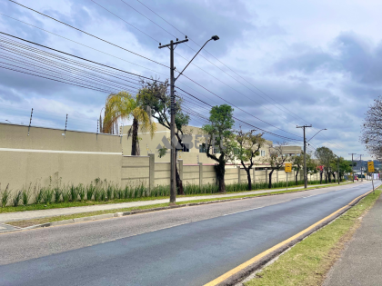 Apartamento novo com sacada, piscina e churrasqueira no CIC