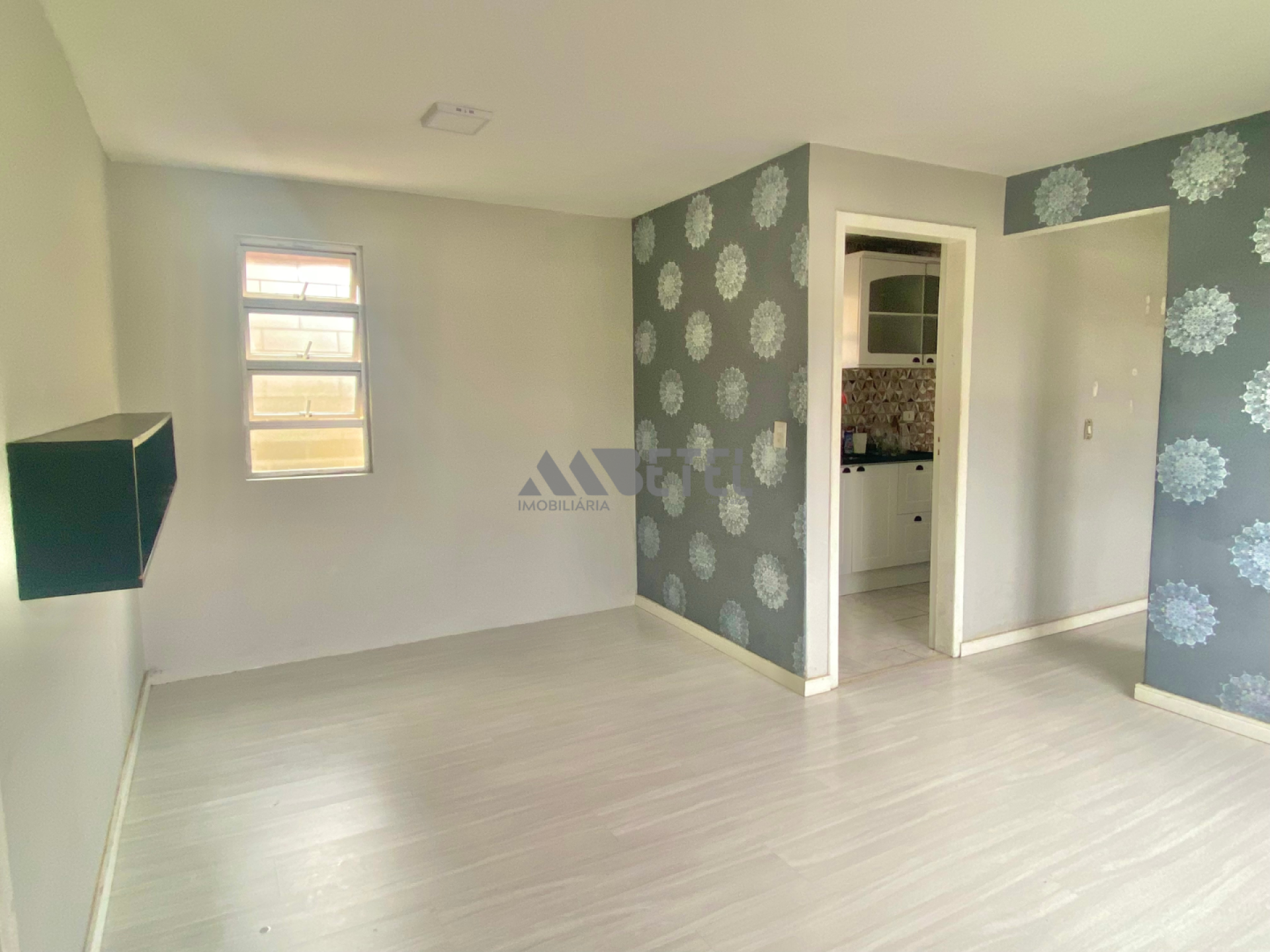 Apartamento térreo com 2 quartos e garagem coberta – CIC, Curitiba
