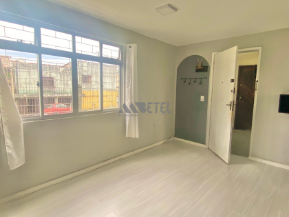 Apartamento térreo com 2 quartos e garagem coberta – CIC, Curitiba