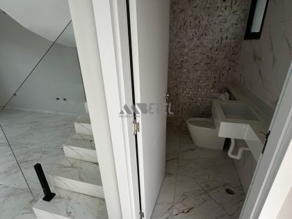 TRIPLEX EM CONDOMÍNIO COM TERRAÇO - XAXIM / CURITIBA