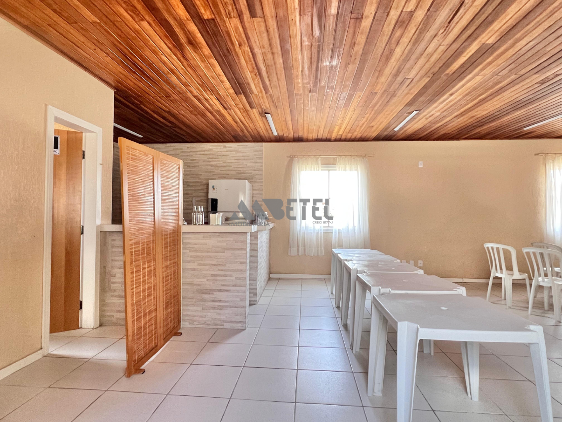 APARTAMENTO SEMI NOVO COM 2 QUARTOS – FAZENDINHA / CURITIBA