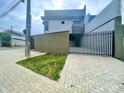 SOBRADO DE ESQUINA COM 3 QUARTOS – SÍTIO CERCADO / CURITIBA