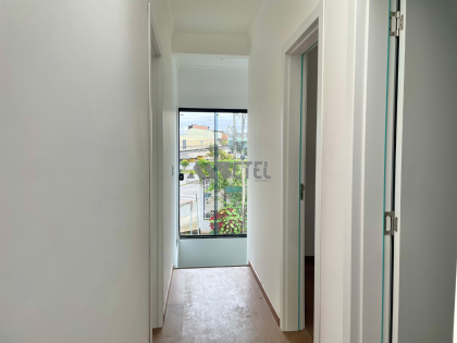 SOBRADO DE ESQUINA COM 3 QUARTOS – SÍTIO CERCADO / CURITIBA