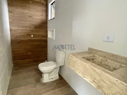 SOBRADO DE ESQUINA COM 3 QUARTOS – SÍTIO CERCADO / CURITIBA