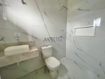 SOBRADO DE ESQUINA COM 3 QUARTOS – SÍTIO CERCADO / CURITIBA