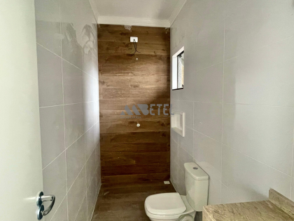 SOBRADO DE ESQUINA COM 3 QUARTOS – SÍTIO CERCADO / CURITIBA