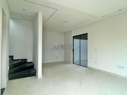 SOBRADO DE ESQUINA COM 3 QUARTOS – SÍTIO CERCADO / CURITIBA