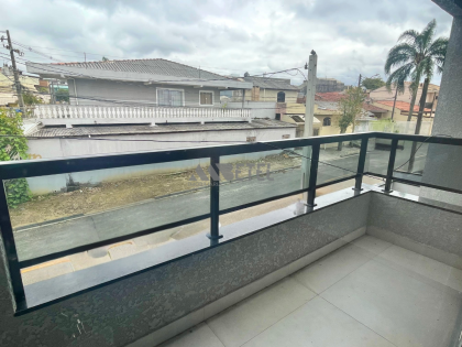 SOBRADO COM 3 QUARTOS – SÍTIO CERCADO / CURITIBA