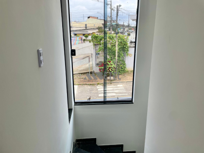 SOBRADO COM 3 QUARTOS – SÍTIO CERCADO / CURITIBA