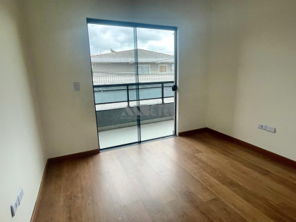 SOBRADO COM 3 QUARTOS – SÍTIO CERCADO / CURITIBA