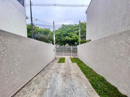 LINDO SOBRADO COM 3 QUARTOS - TATUQUARA / CURITIBA