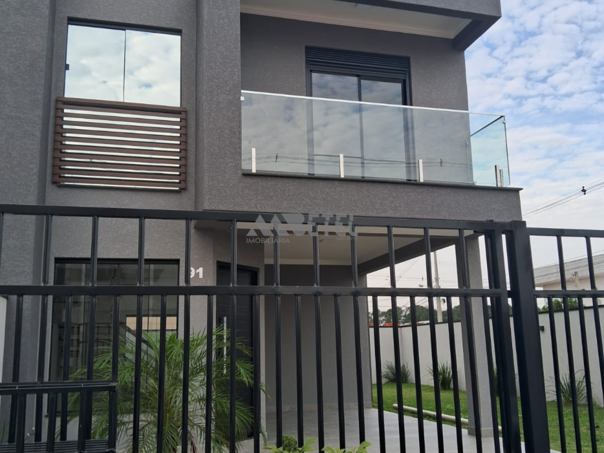 SOBRADO DE ESQUINA - ALTO PADRÃO NA FAZENDA RIO GRANDE