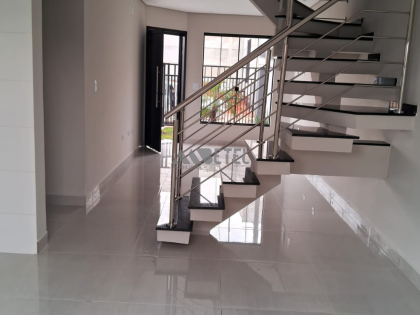 SOBRADO DE ESQUINA - ALTO PADRÃO NA FAZENDA RIO GRANDE