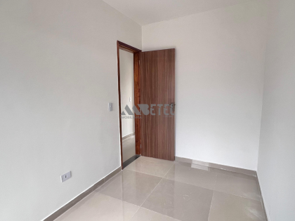 Sobrado novo com 2 quartos para locação no Tatuquara