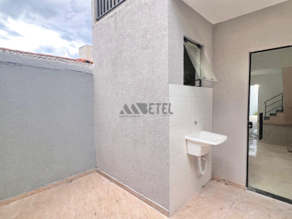 Sobrado novo com 2 quartos para locação no Tatuquara