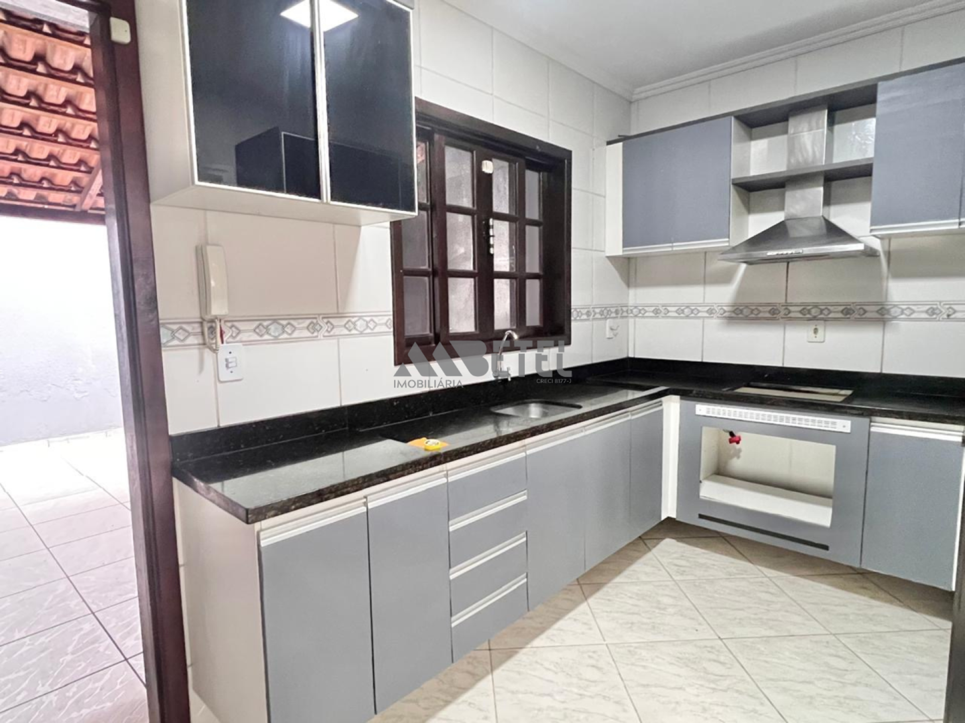 Sobrado Semi Mobiliado para Locação – Vitória Régia / Curitiba