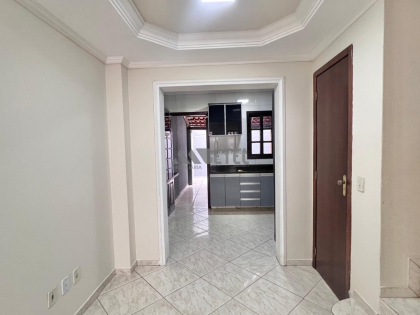 Sobrado Semi Mobiliado para Locação – Vitória Régia / Curitiba