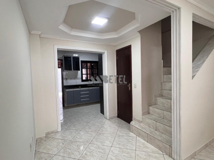 Sobrado Semi Mobiliado para Locação – Vitória Régia / Curitiba