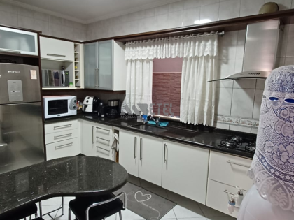SOBRADO COM 4 QUARTOS E SUÍTE – CAPÃO RASO | CURITIBA