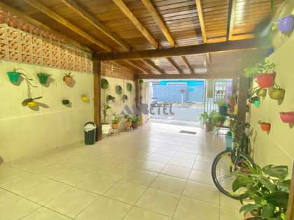 SOBRADO AMPLO COM 4 QUARTOS E EXCELENTE LOCALIZAÇÃO NO VITÓRIA RÉGIA