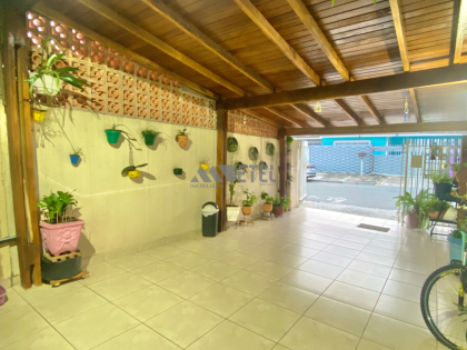 SOBRADO AMPLO COM 4 QUARTOS E EXCELENTE LOCALIZAÇÃO NO VITÓRIA RÉGIA