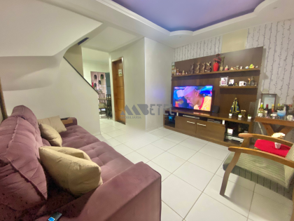 SOBRADO AMPLO COM 4 QUARTOS E EXCELENTE LOCALIZAÇÃO NO VITÓRIA RÉGIA