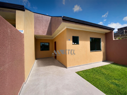 Linda casa com 2 quartos e 2 vagas de garagem - Campo de Santana