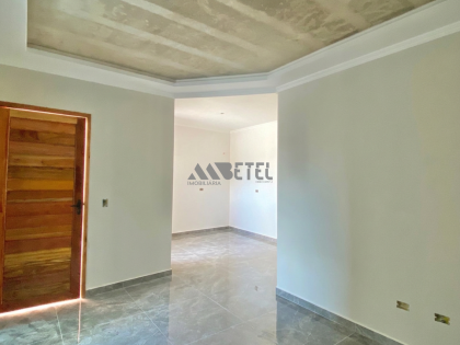Linda casa com 2 quartos e 2 vagas de garagem - Campo de Santana