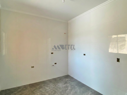 Linda casa com 2 quartos e 2 vagas de garagem - Campo de Santana