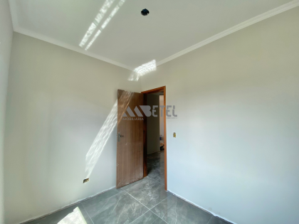Linda casa com 2 quartos e 2 vagas de garagem - Campo de Santana