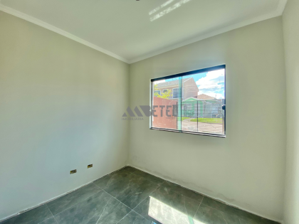 Linda casa com 2 quartos e 2 vagas de garagem - Campo de Santana