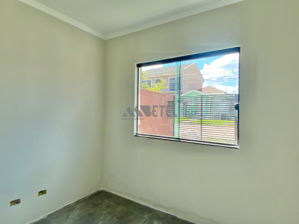 Linda casa com 2 quartos e 2 vagas de garagem - Campo de Santana