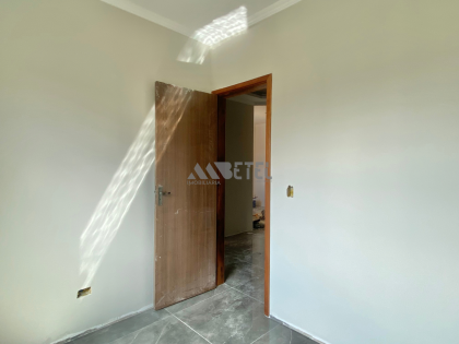 Linda casa com 2 quartos e 2 vagas de garagem - Campo de Santana