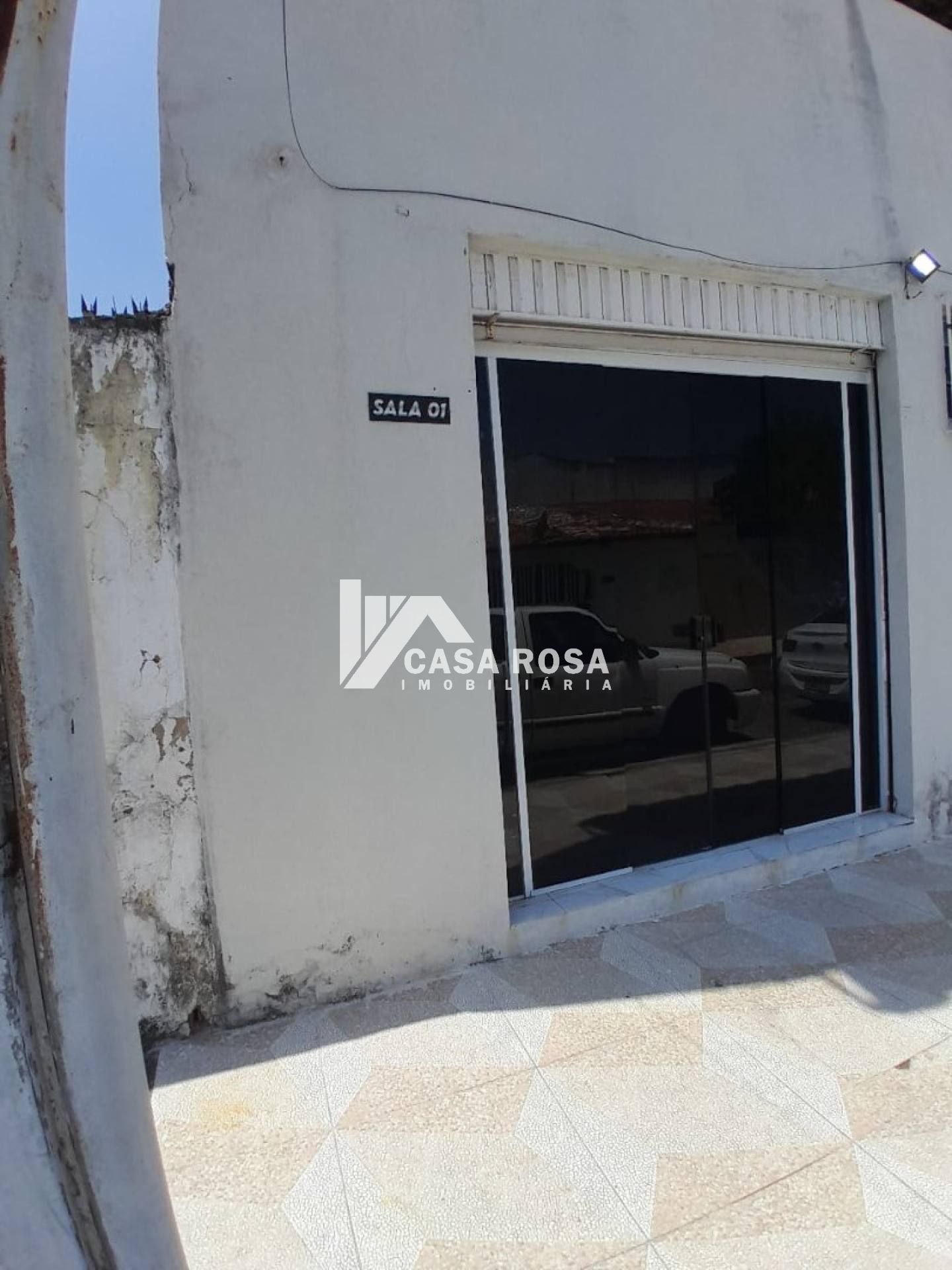 ALUGA-SE SALA COMERCIAL NO CONJUNTO ORLANDO DANTAS