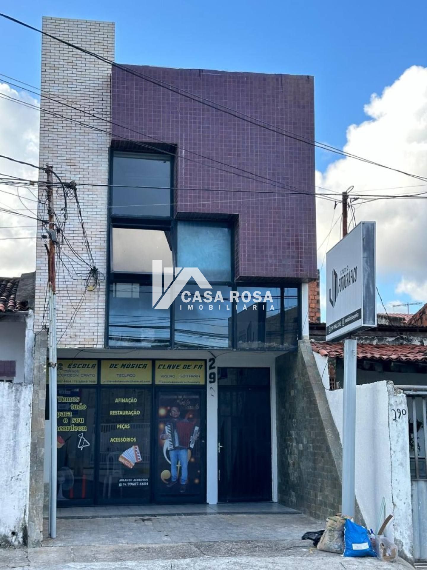 KITINET AV. NESTOR SAMPAIO 1° ANDAR SALA 04