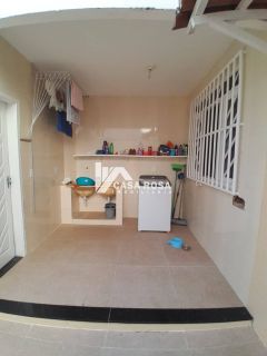 ALUGA-SE CASA DE DOIS PAVIMENTOS COM PISCINA - BAIRRO ATALAIA