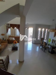 ALUGA-SE CASA DE DOIS PAVIMENTOS COM PISCINA - BAIRRO ATALAIA