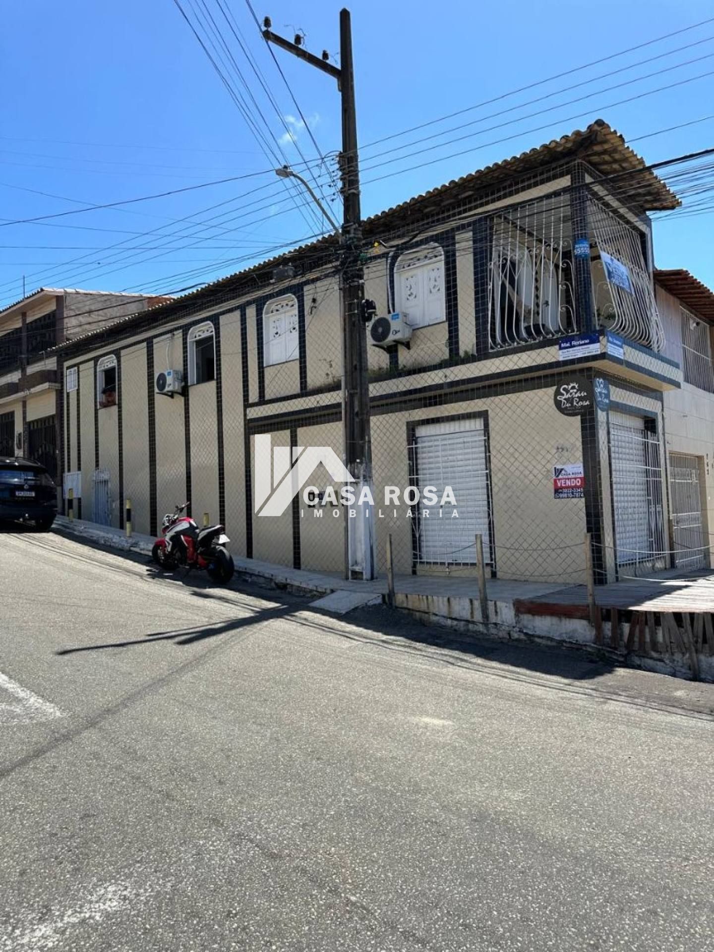 VENDE-SE CASA COM 2 PAVIMENTOS - BAIRRO GETÚLIO VARGAS