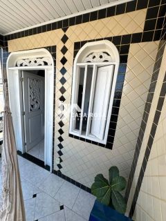 VENDE-SE CASA COM 2 PAVIMENTOS - BAIRRO GETÚLIO VARGAS